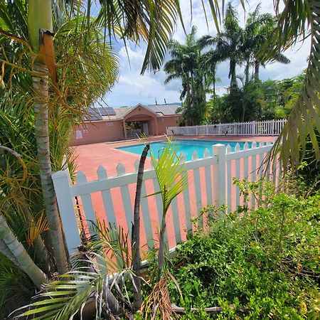 Comfortable Strategic Lodging Quarters Spanish Town المظهر الخارجي الصورة