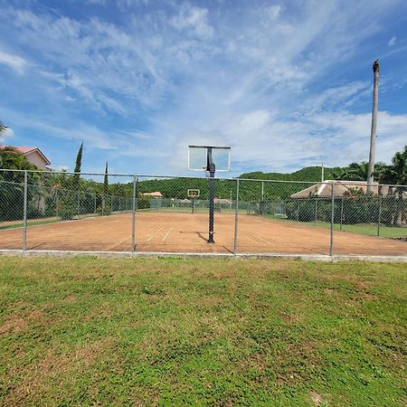 Comfortable Strategic Lodging Quarters Spanish Town المظهر الخارجي الصورة