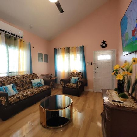 Comfortable Strategic Lodging Quarters Spanish Town المظهر الخارجي الصورة