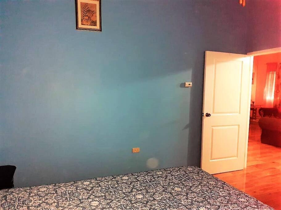 Comfortable Strategic Lodging Quarters Spanish Town المظهر الخارجي الصورة