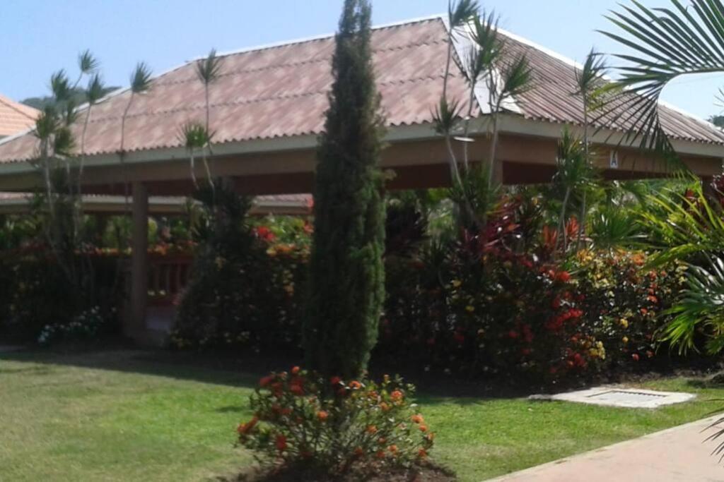 Comfortable Strategic Lodging Quarters Spanish Town المظهر الخارجي الصورة