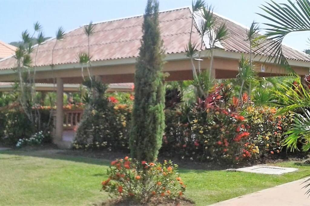 Comfortable Strategic Lodging Quarters Spanish Town المظهر الخارجي الصورة