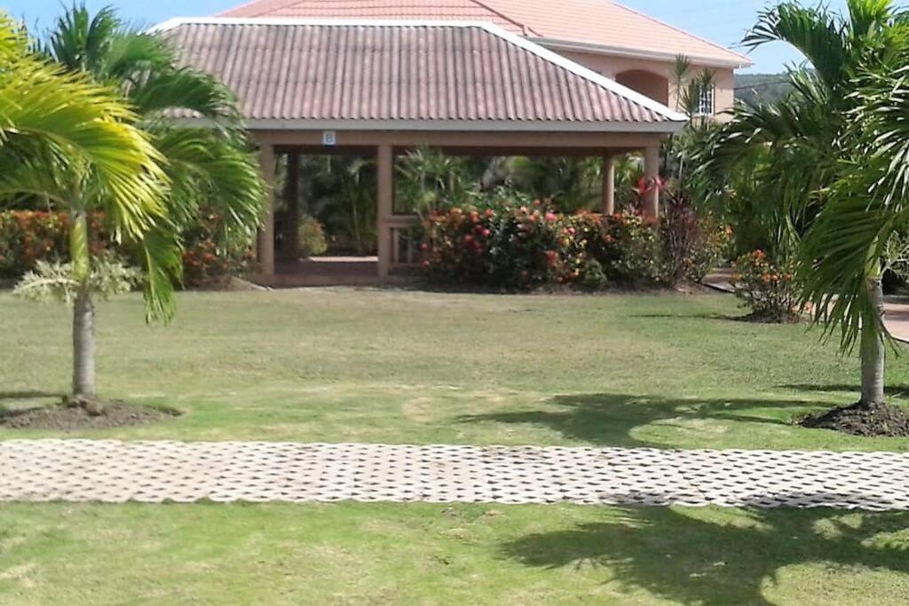 Comfortable Strategic Lodging Quarters Spanish Town المظهر الخارجي الصورة