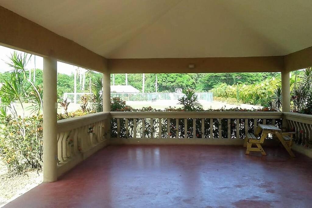 Comfortable Strategic Lodging Quarters Spanish Town المظهر الخارجي الصورة