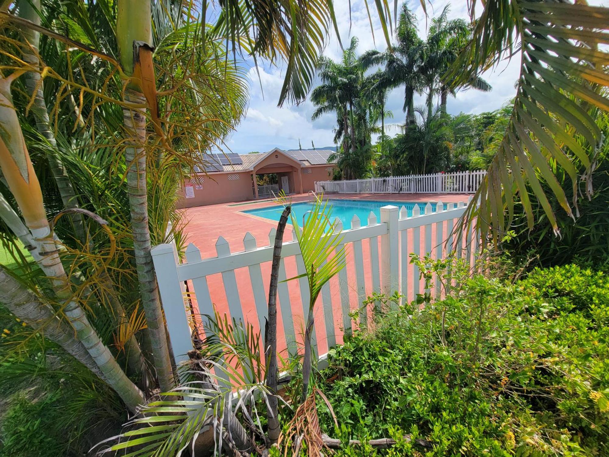 Comfortable Strategic Lodging Quarters Spanish Town المظهر الخارجي الصورة
