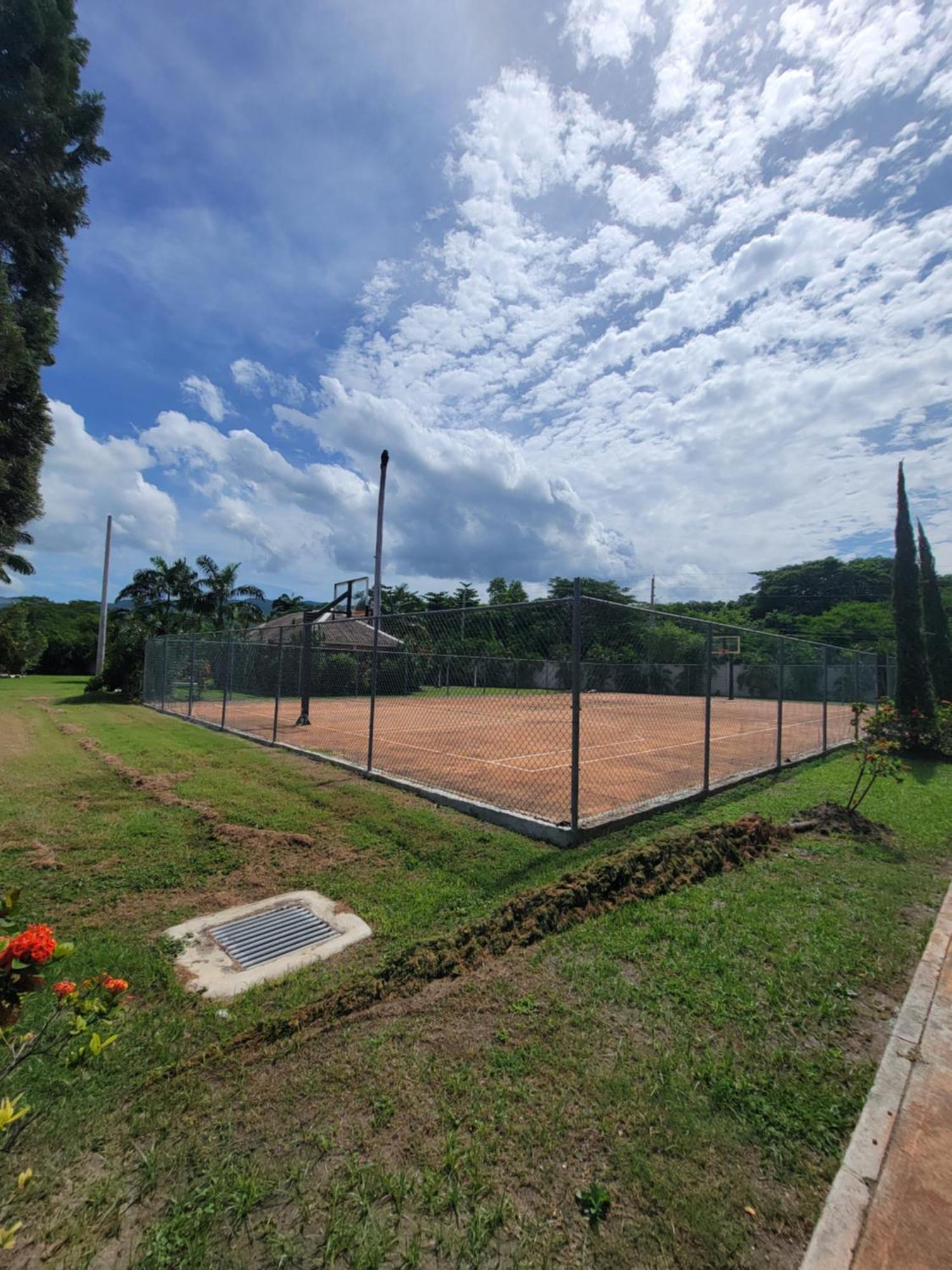 Comfortable Strategic Lodging Quarters Spanish Town المظهر الخارجي الصورة