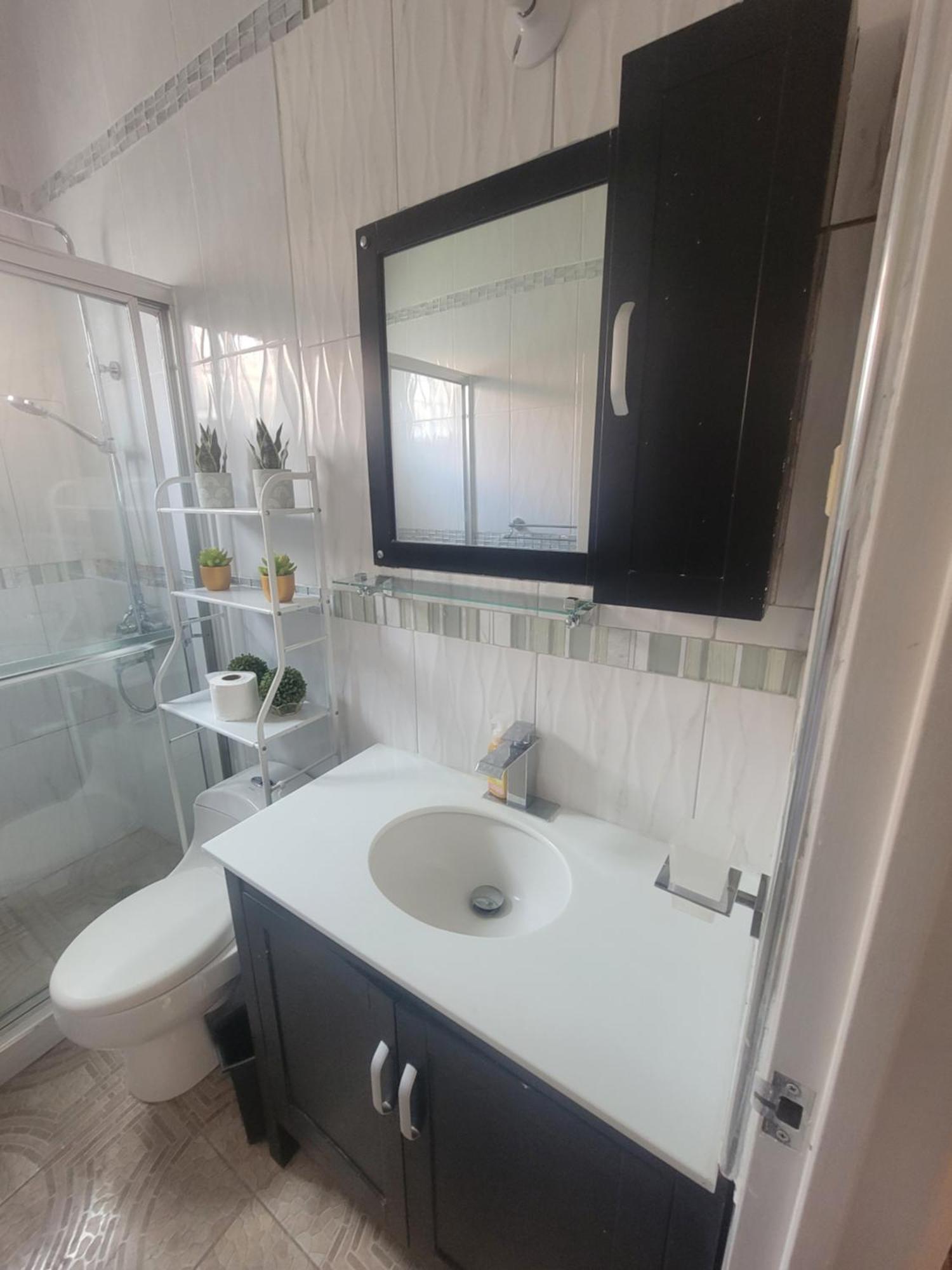 Comfortable Strategic Lodging Quarters Spanish Town المظهر الخارجي الصورة
