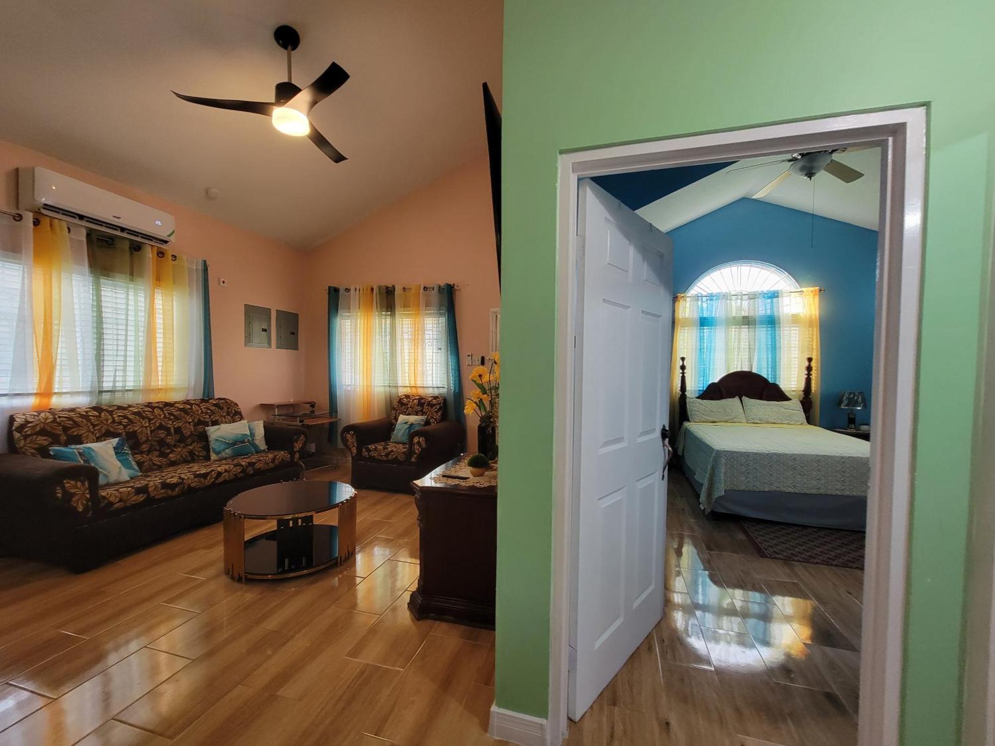 Comfortable Strategic Lodging Quarters Spanish Town المظهر الخارجي الصورة