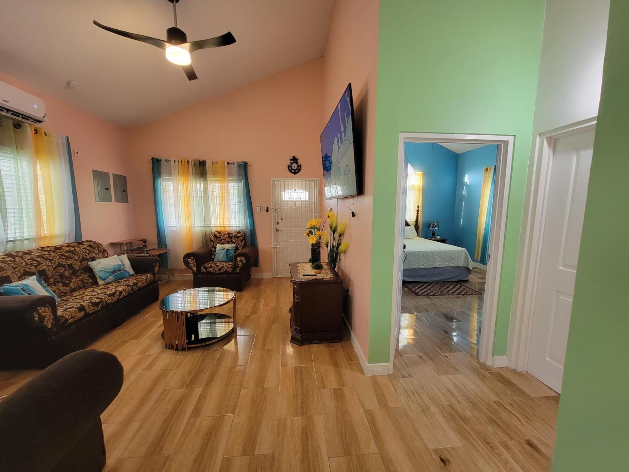 Comfortable Strategic Lodging Quarters Spanish Town المظهر الخارجي الصورة