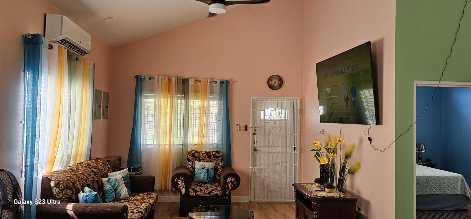 Comfortable Strategic Lodging Quarters Spanish Town المظهر الخارجي الصورة